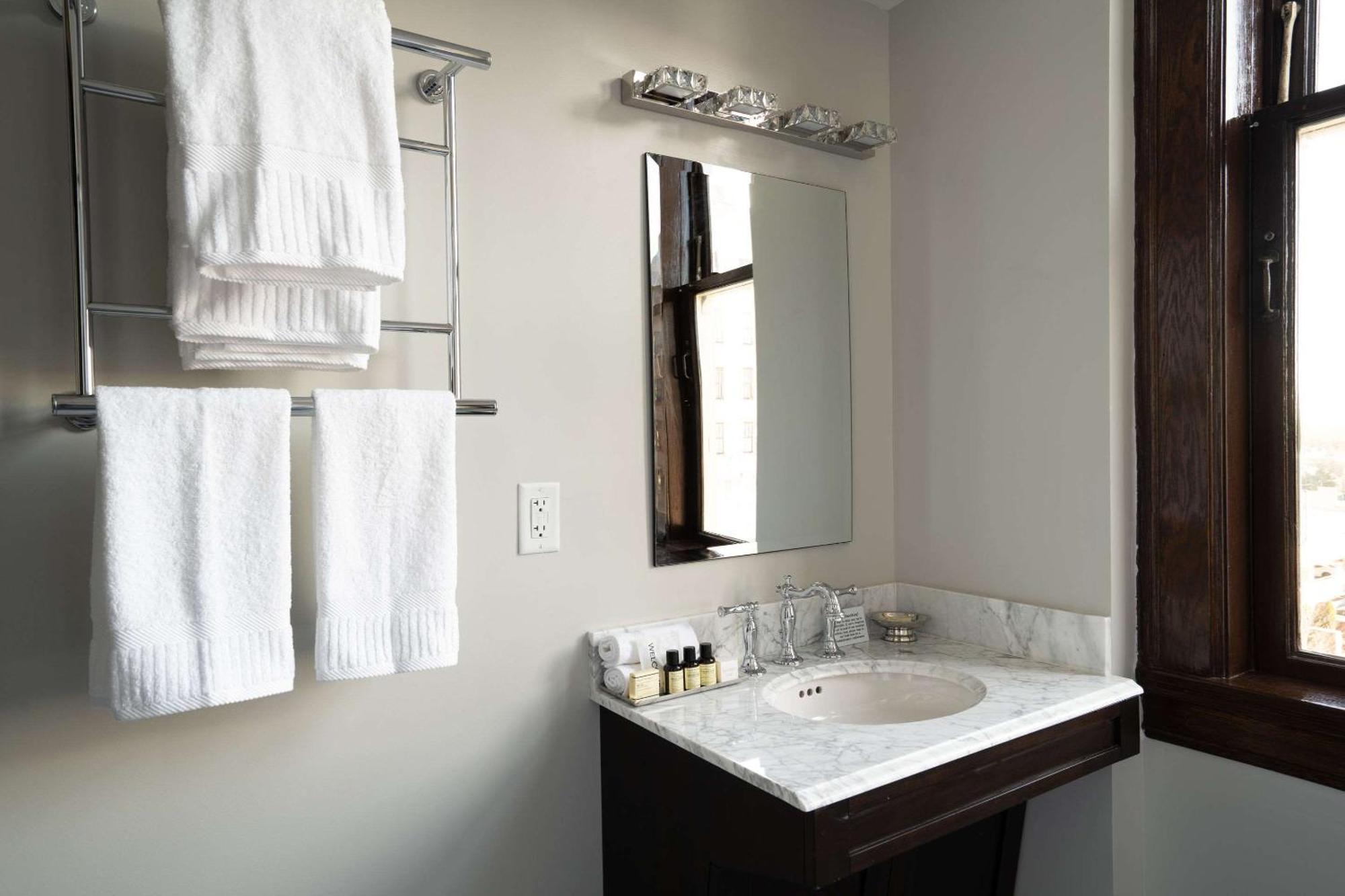 The Esquire Hotel Downtown Gastonia, Ascend Hotel Collection Extérieur photo