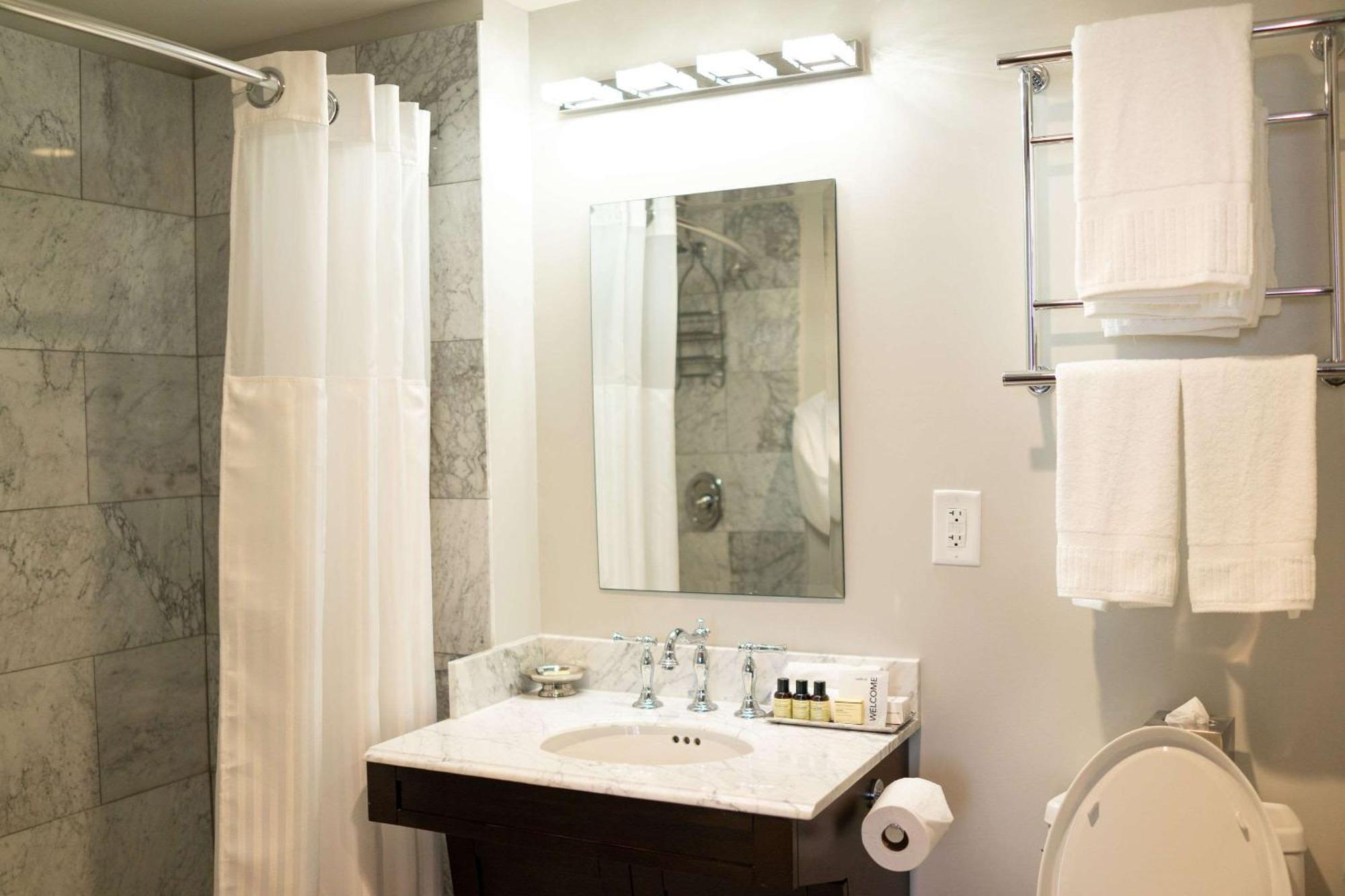 The Esquire Hotel Downtown Gastonia, Ascend Hotel Collection Extérieur photo